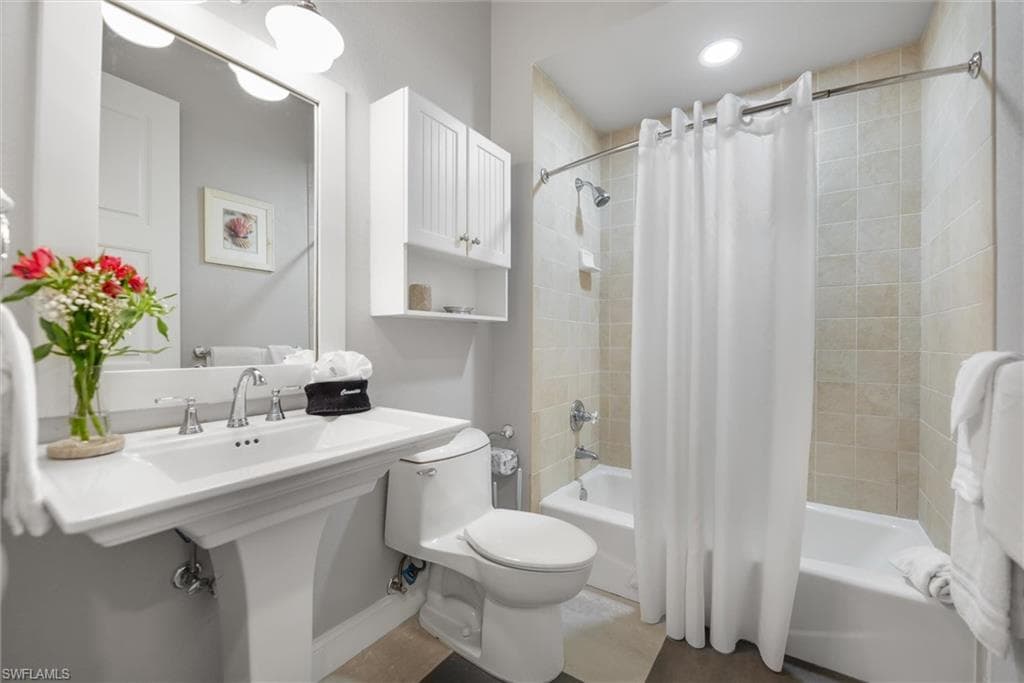 1124 Longifolia CT, CAPTIVA FL 33924-17