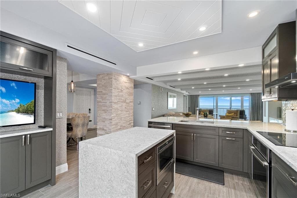 9051 Gulf Shore DR, NAPLES FL 34108-15