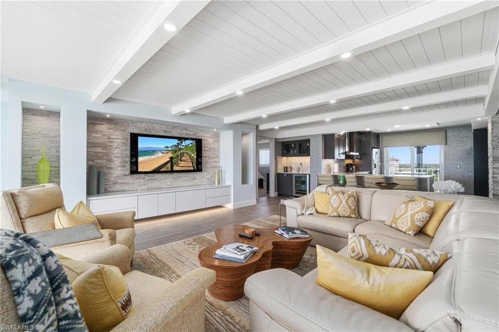9051 Gulf Shore DR, NAPLES FL 34108-4