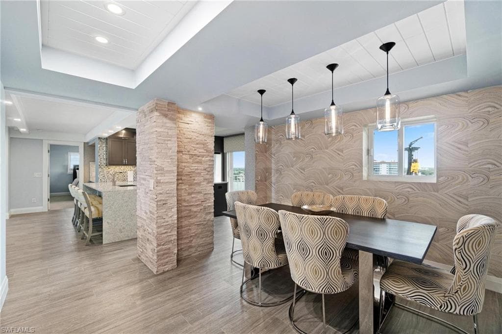 9051 Gulf Shore DR, NAPLES FL 34108-8