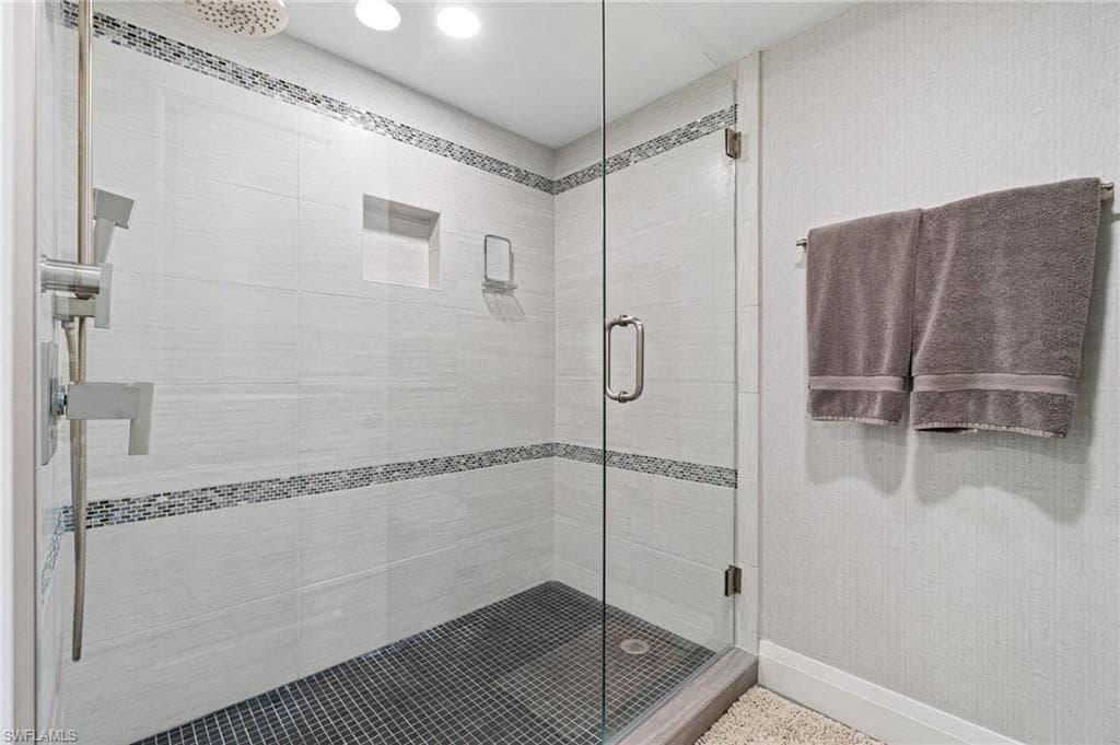 9051 Gulf Shore DR, NAPLES FL 34108-43