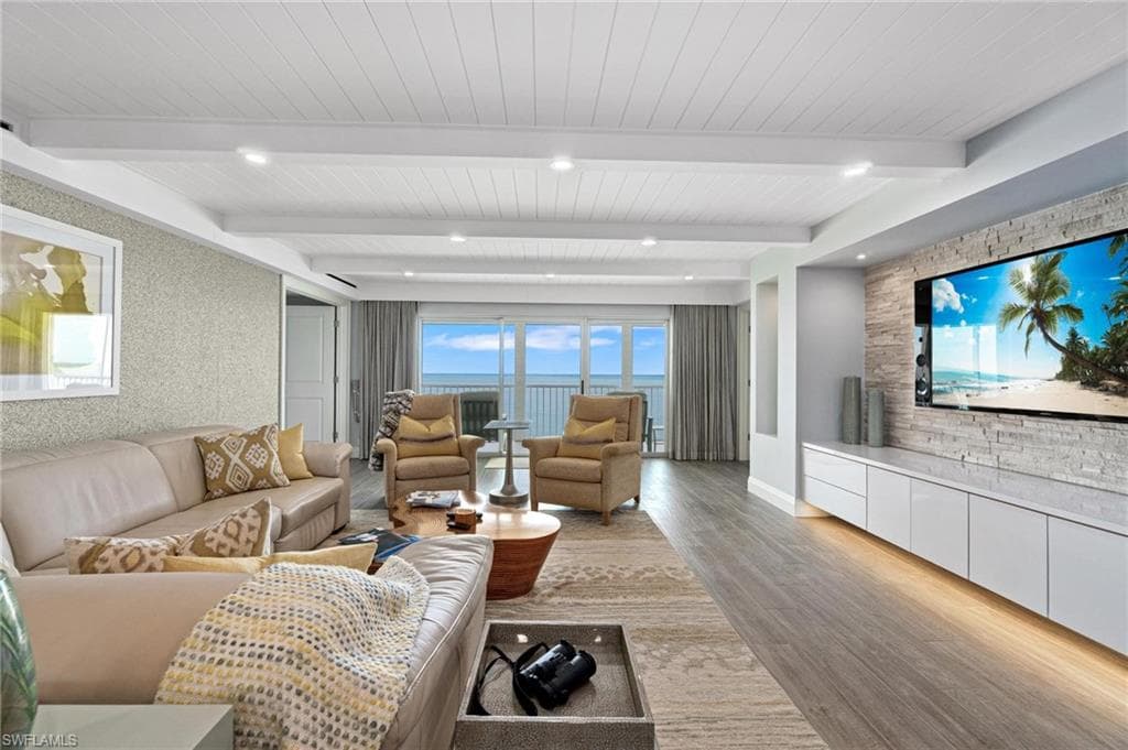9051 Gulf Shore DR, NAPLES FL 34108-3