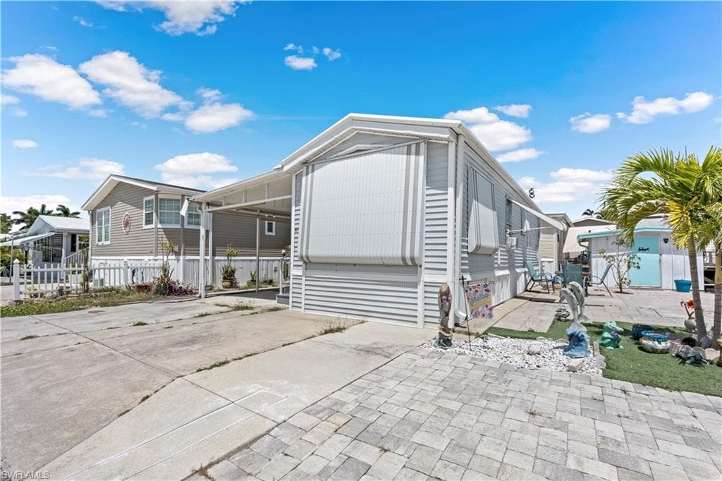 5756 Pink Panther DR, FORT MYERS FL 33908-26