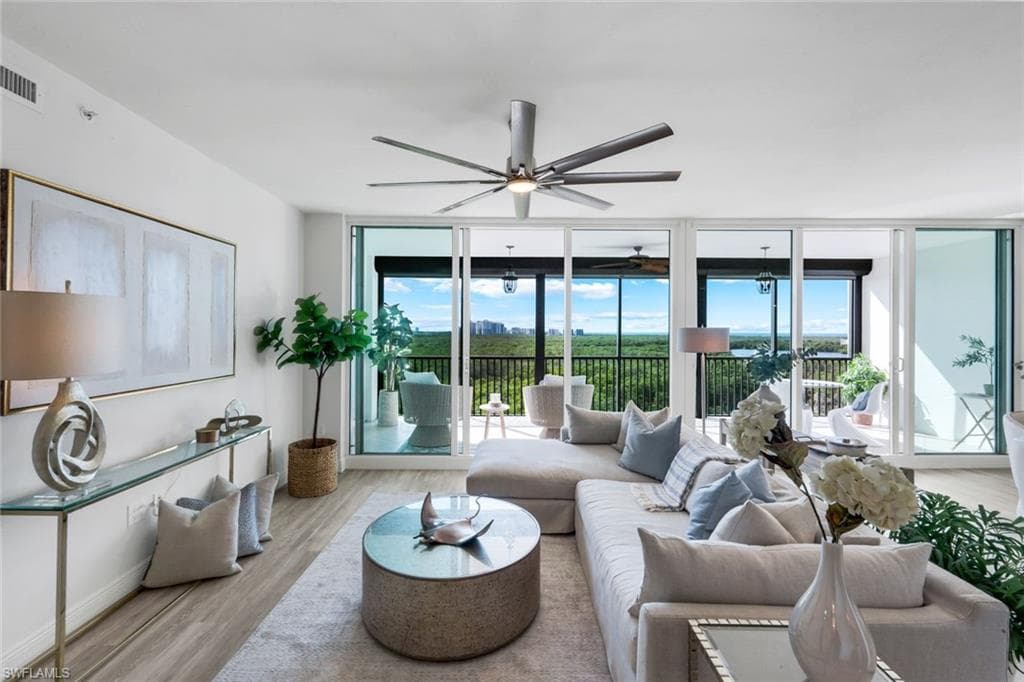 455 Cove Tower DR # 902, NAPLES FL 34110-1