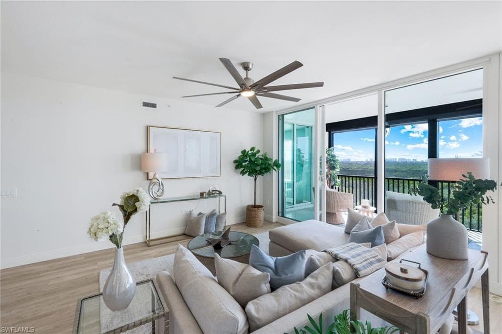 455 Cove Tower DR # 902, NAPLES FL 34110-5