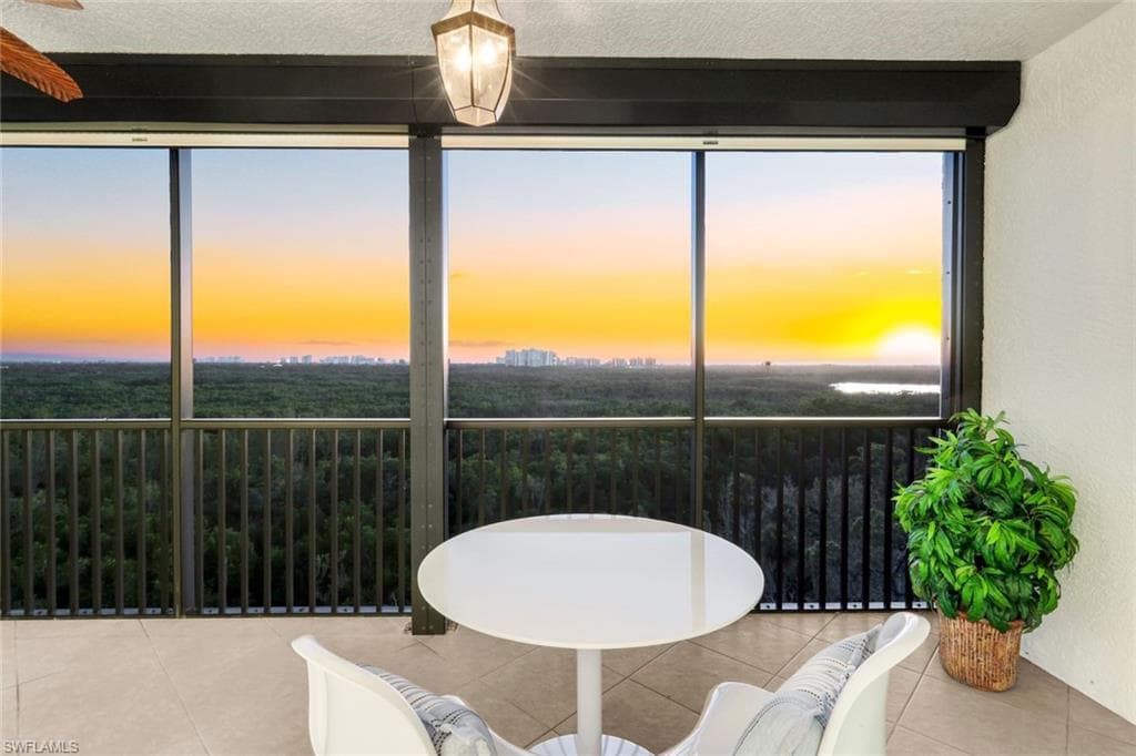 455 Cove Tower DR # 902, NAPLES FL 34110-25