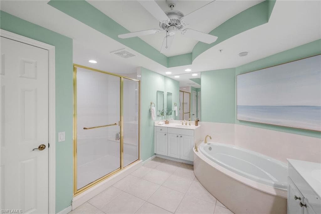 455 Cove Tower DR # 902, NAPLES FL 34110-19