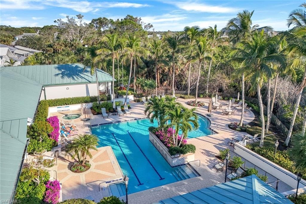 455 Cove Tower DR # 902, NAPLES FL 34110-37