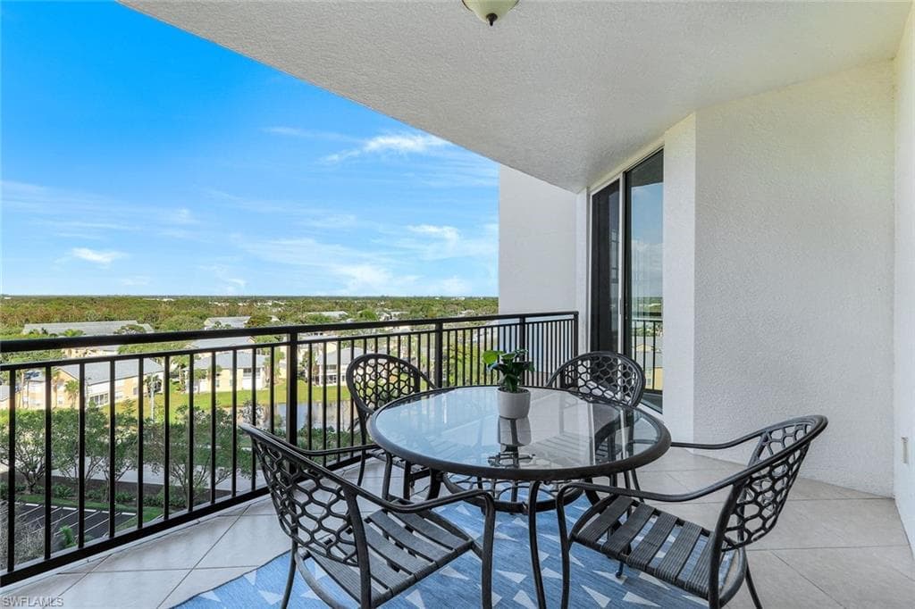 455 Cove Tower DR # 902, NAPLES FL 34110-28