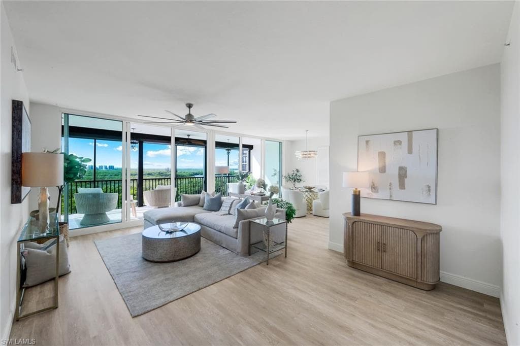 455 Cove Tower DR # 902, NAPLES FL 34110-3
