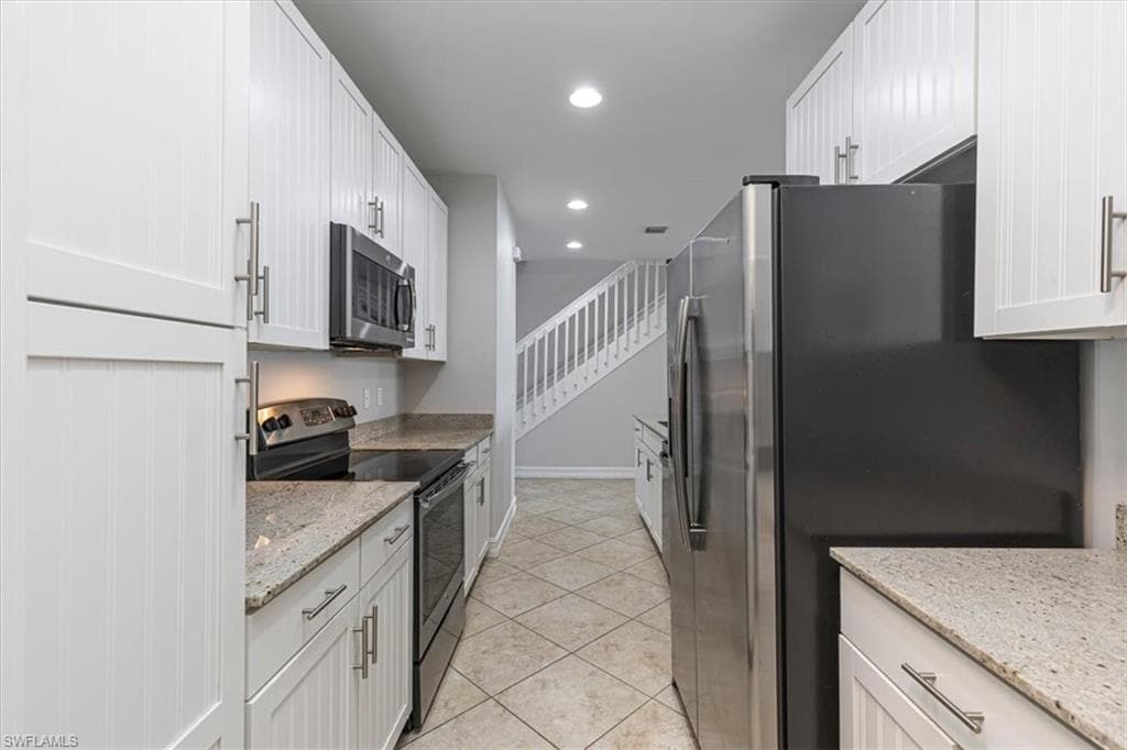 7738 Bristol CIR, NAPLES FL 34120-9