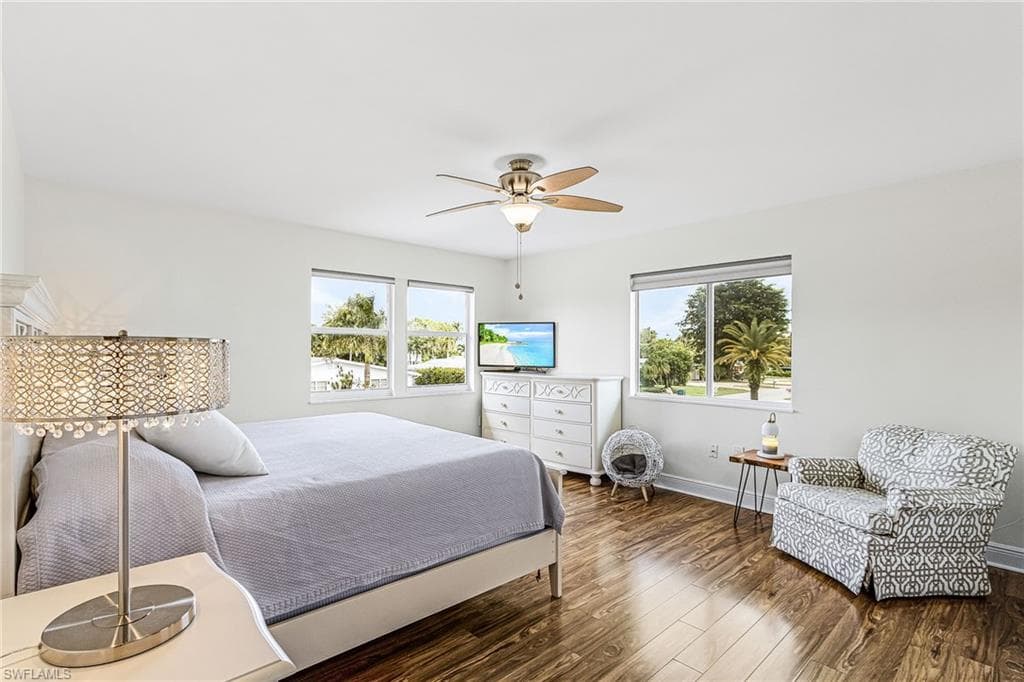 1060 Cooper DR, NAPLES FL 34103-22