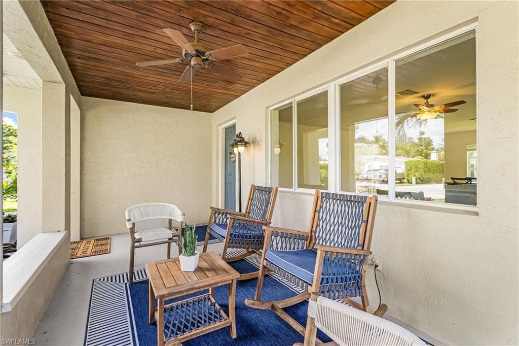 1060 Cooper DR, NAPLES FL 34103-1