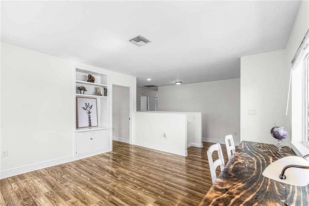 1060 Cooper DR, NAPLES FL 34103-16