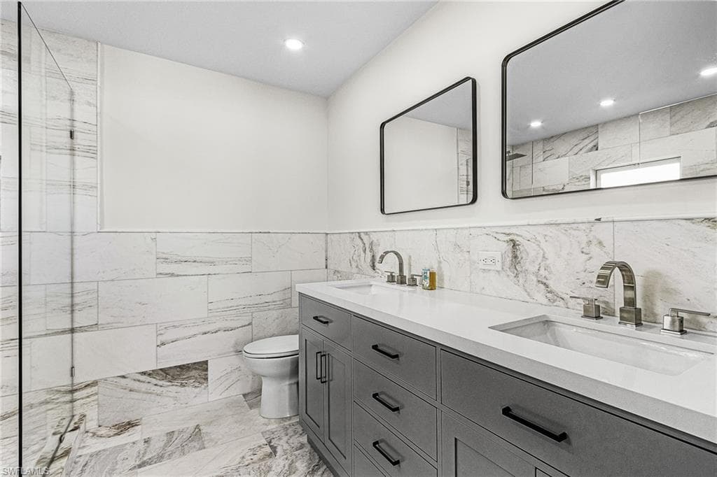 1060 Cooper DR, NAPLES FL 34103-25