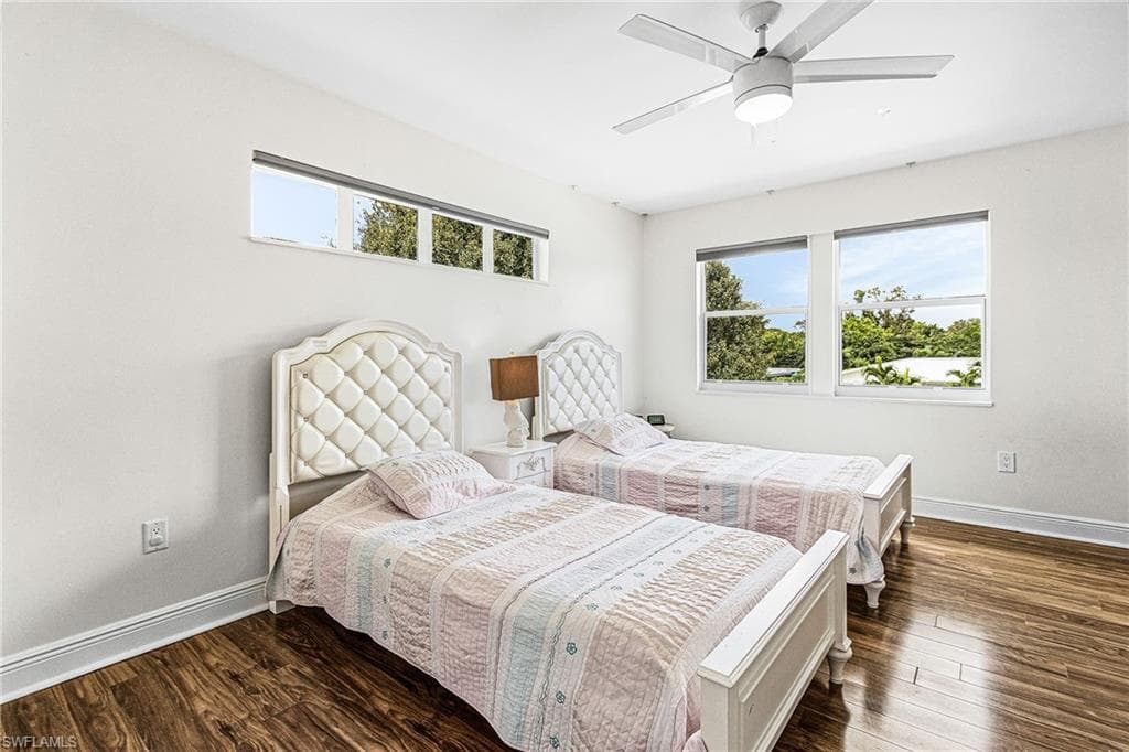 1060 Cooper DR, NAPLES FL 34103-21