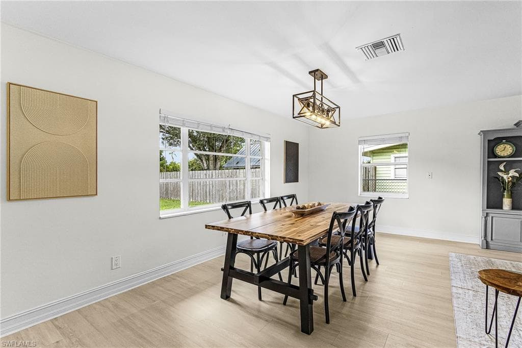 1060 Cooper DR, NAPLES FL 34103-6