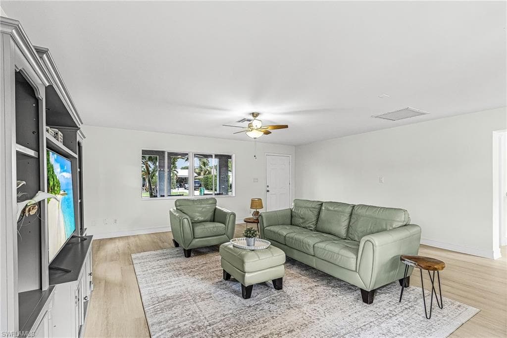 1060 Cooper DR, NAPLES FL 34103-4