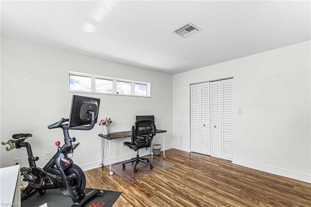 1060 Cooper DR, NAPLES FL 34103-19