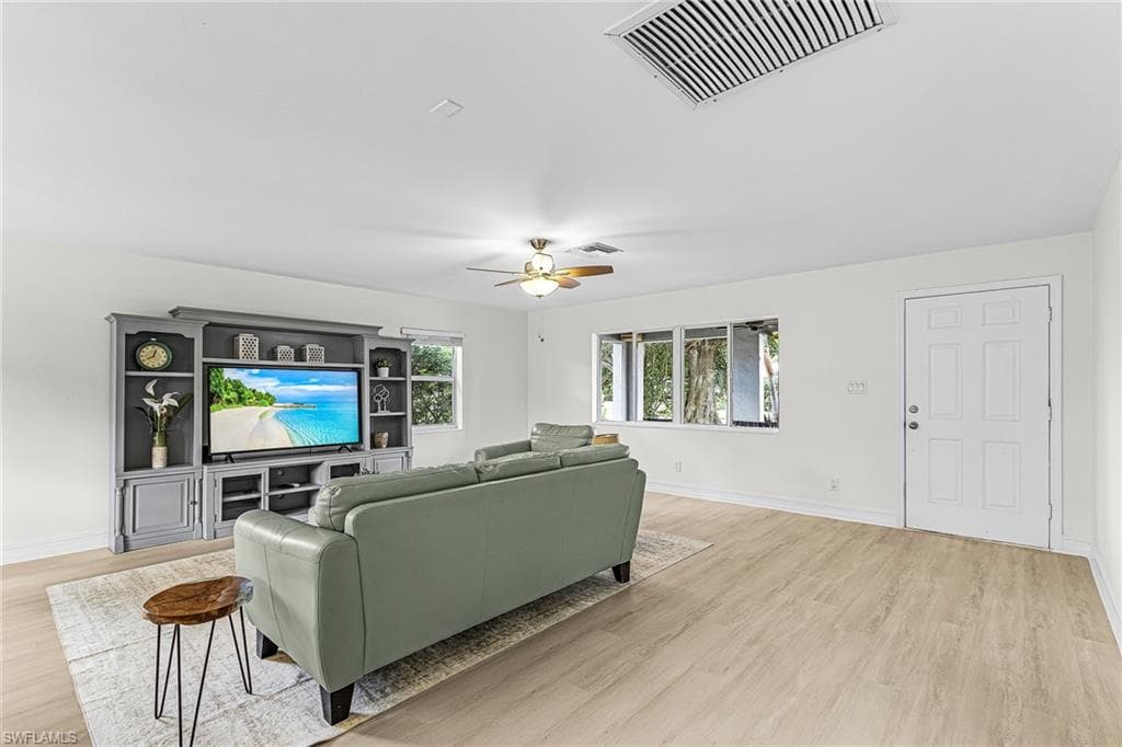 1060 Cooper DR, NAPLES FL 34103-3