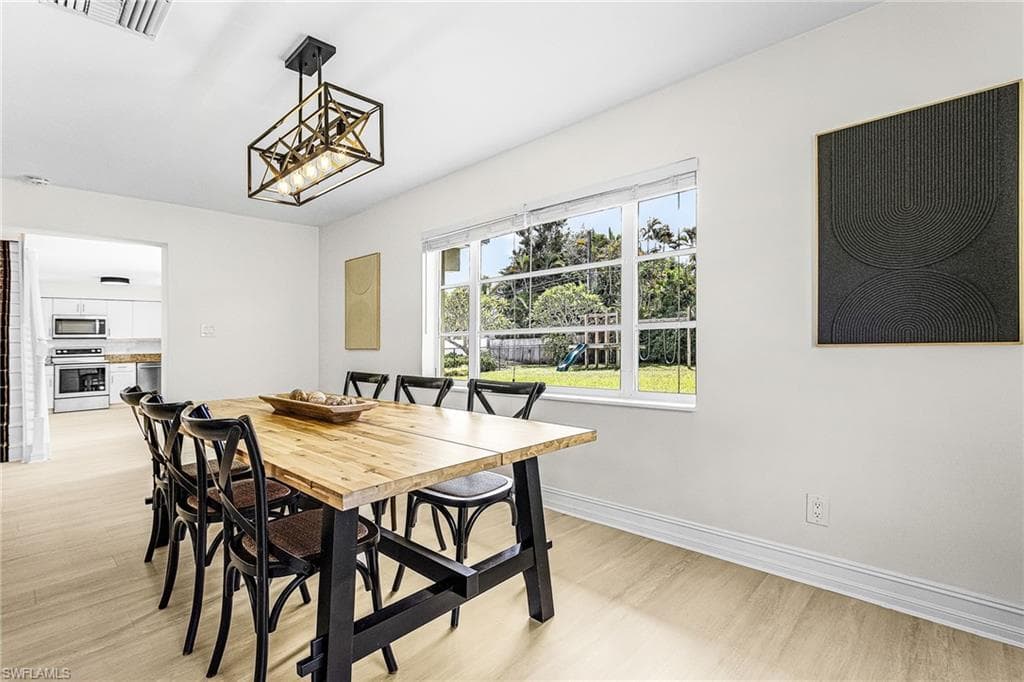 1060 Cooper DR, NAPLES FL 34103-7