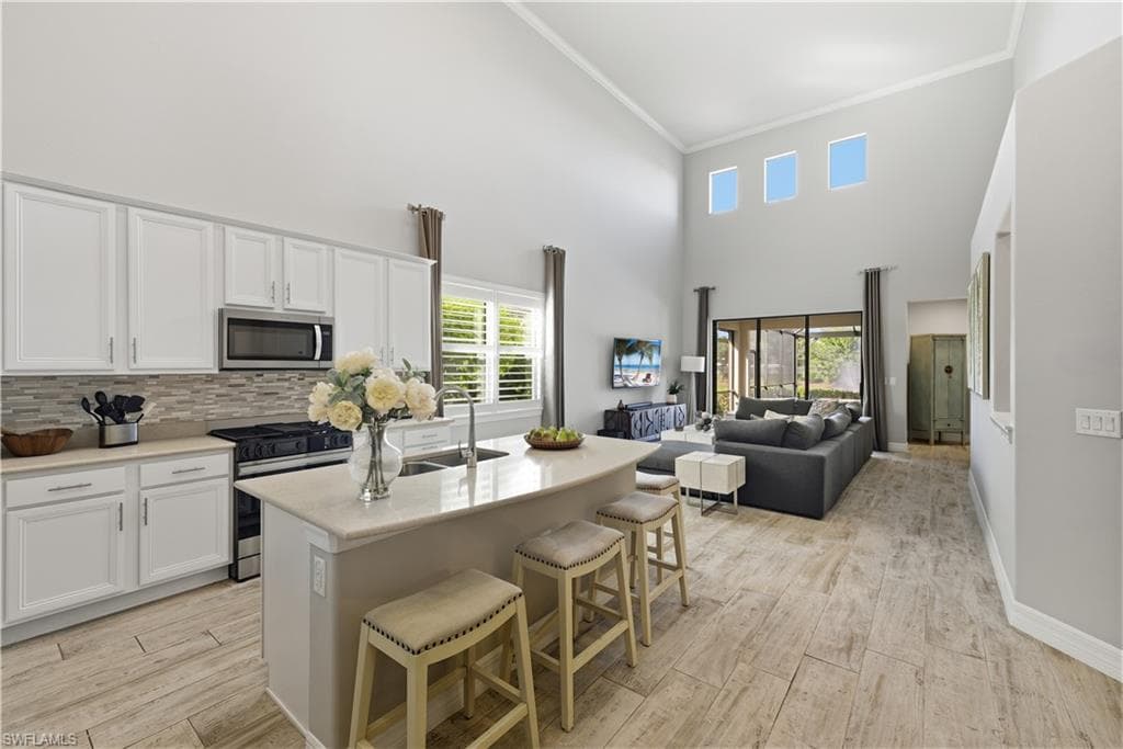 7209 Wilton DR, NAPLES FL 34109-8