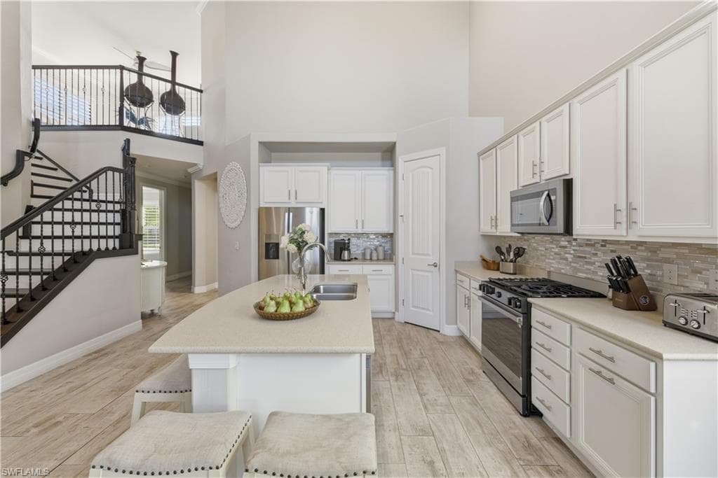 7209 Wilton DR, NAPLES FL 34109-7