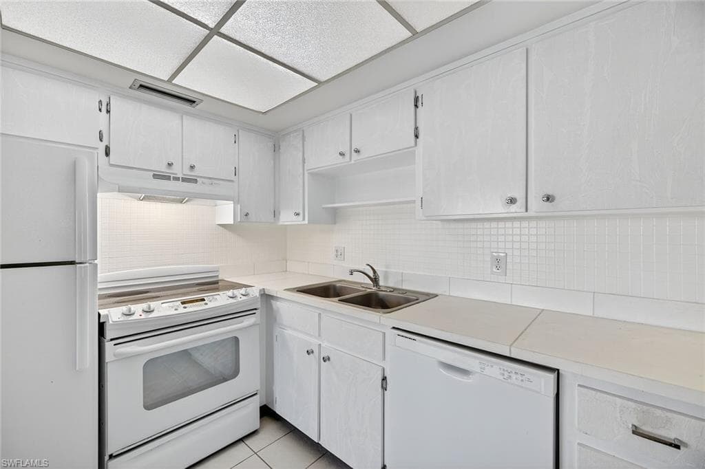 1400 Pompei LN # 53, NAPLES FL 34103-11