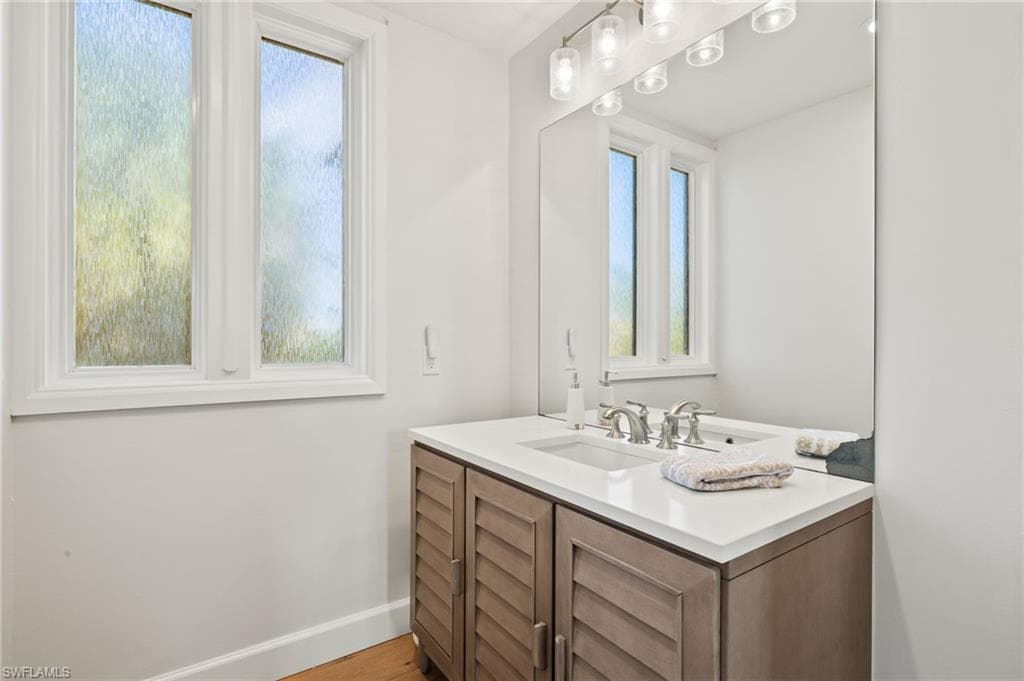 1490 Angel DR, SANIBEL FL 33957-35