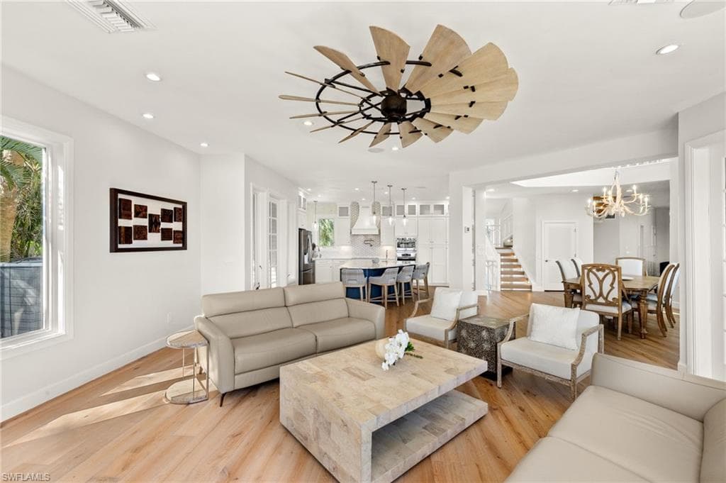 1490 Angel DR, SANIBEL FL 33957-8