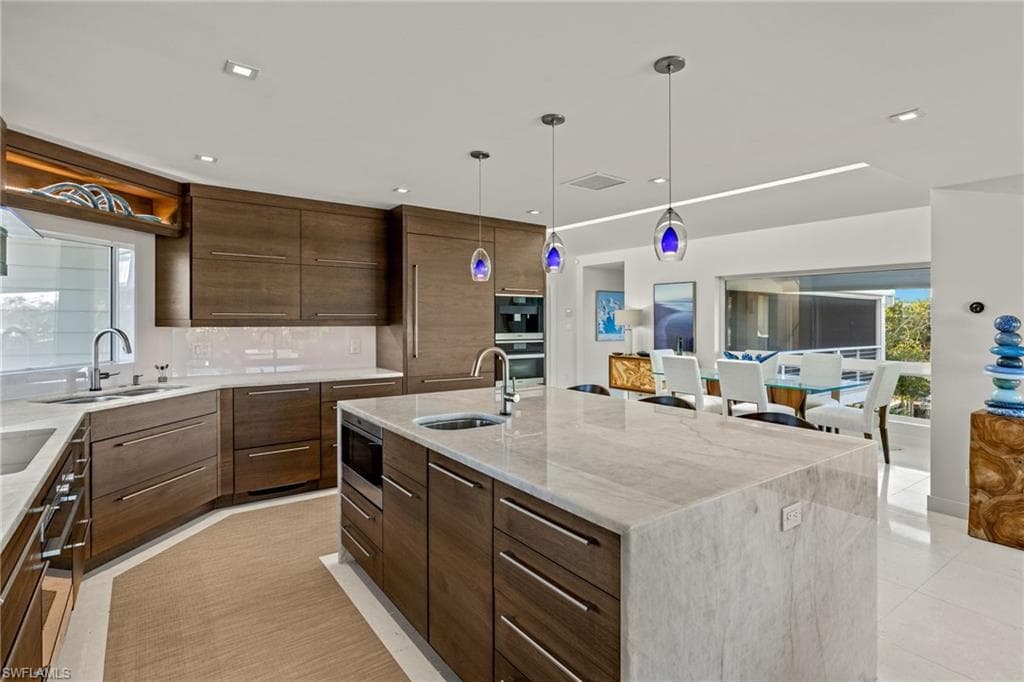 1290 Bay DR, SANIBEL FL 33957-5