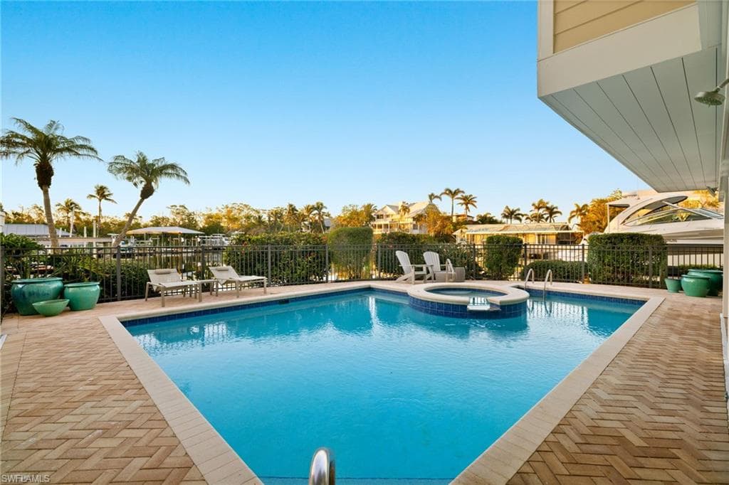 1290 Bay DR, SANIBEL FL 33957-35