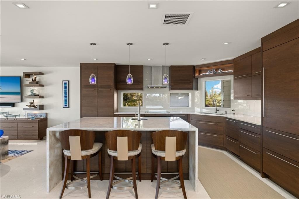 1290 Bay DR, SANIBEL FL 33957-4