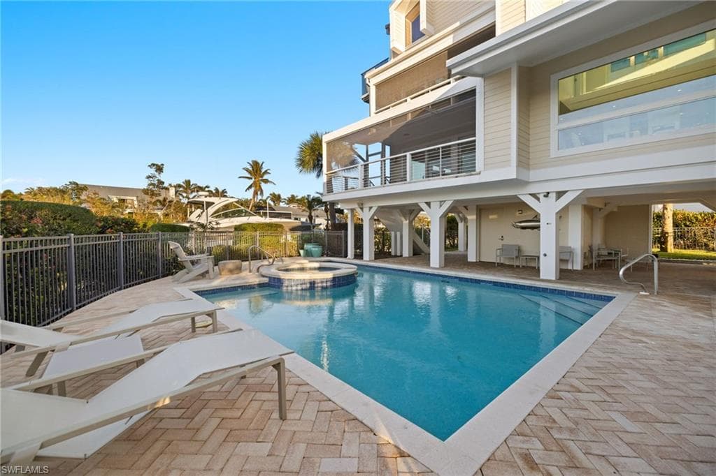 1290 Bay DR, SANIBEL FL 33957-33