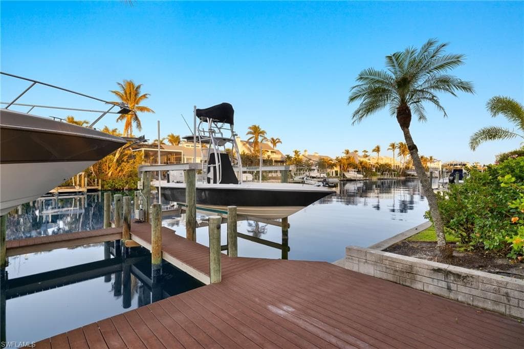 1290 Bay DR, SANIBEL FL 33957-37