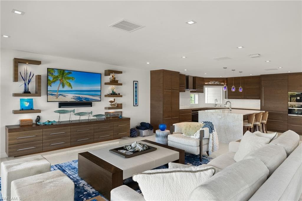 1290 Bay DR, SANIBEL FL 33957-13