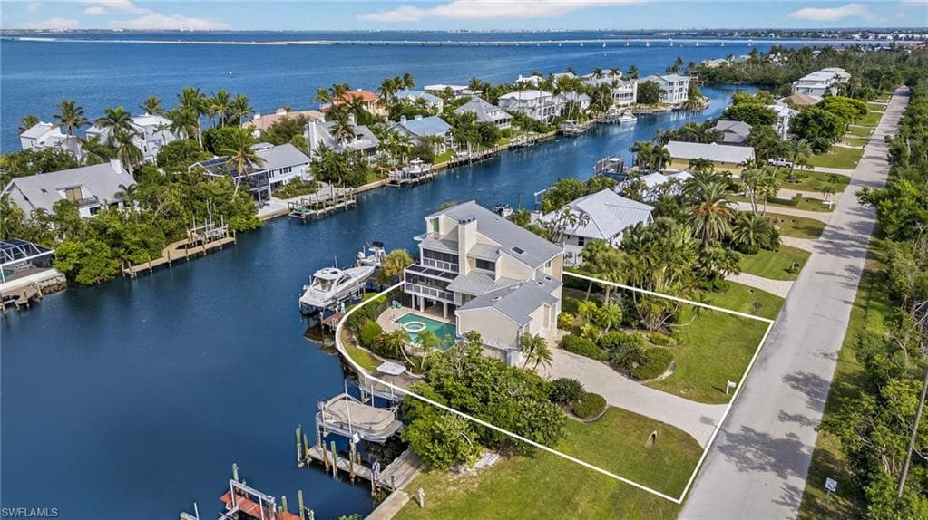 1290 Bay DR, SANIBEL FL 33957-40