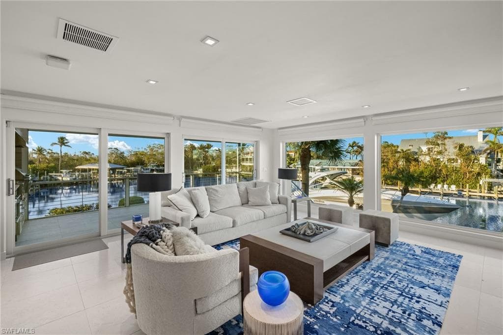 1290 Bay DR, SANIBEL FL 33957-3
