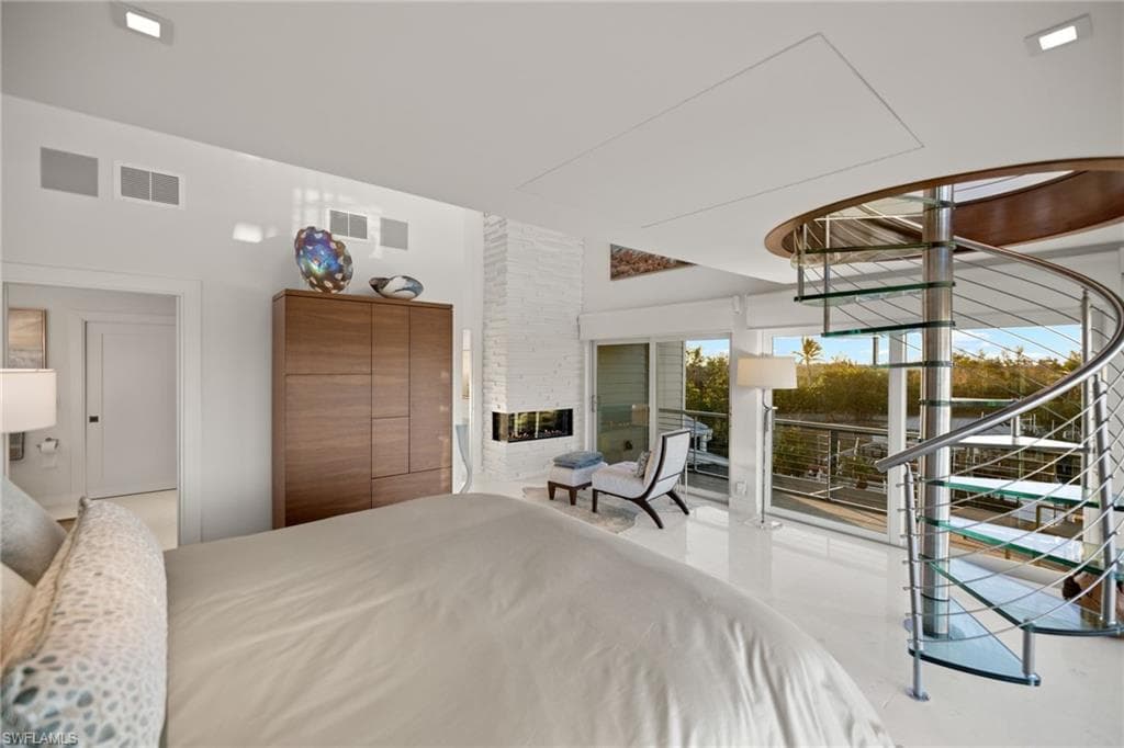 1290 Bay DR, SANIBEL FL 33957-20