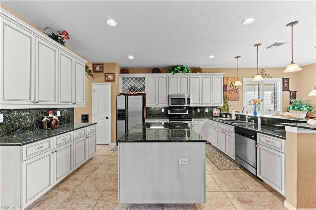 15489 Laguna Hills DR, FORT MYERS FL 33908-7