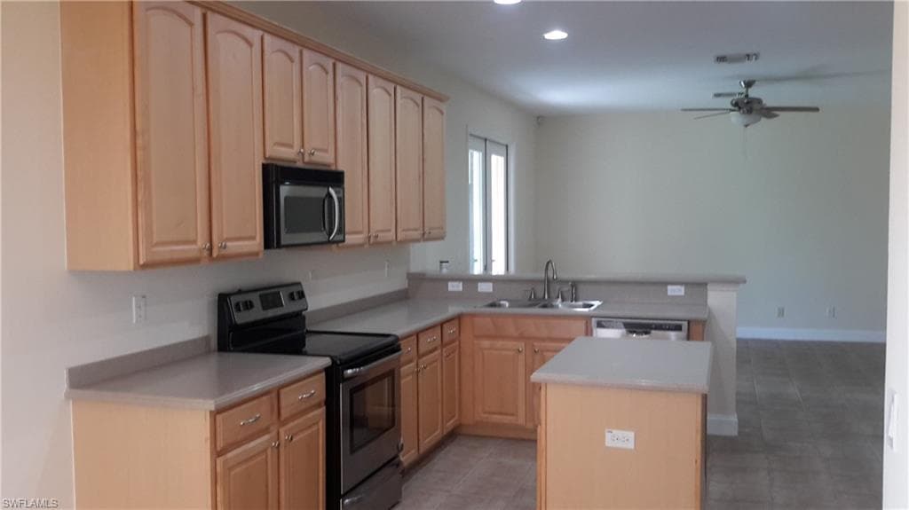 2054 Willow Branch Dr, CAPE CORAL FL 33991-1