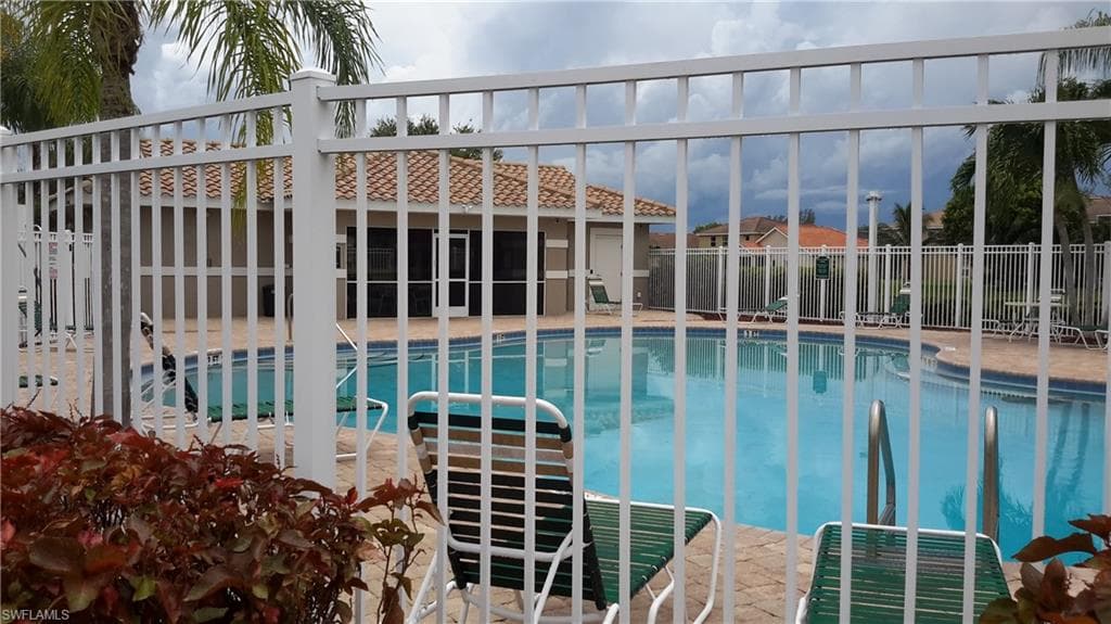 2054 Willow Branch Dr, CAPE CORAL FL 33991-8
