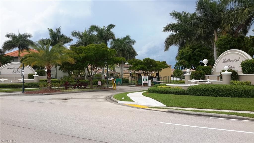 2054 Willow Branch Dr, CAPE CORAL FL 33991-9