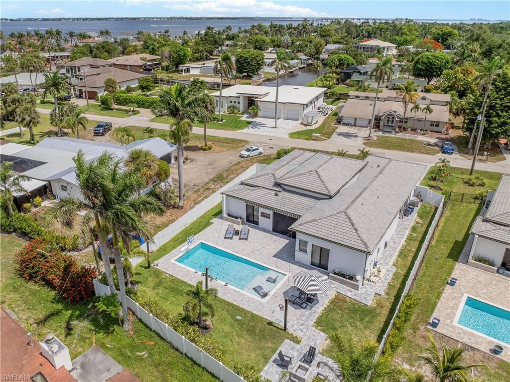 1324 Longwood DR, FORT MYERS FL 33919-5