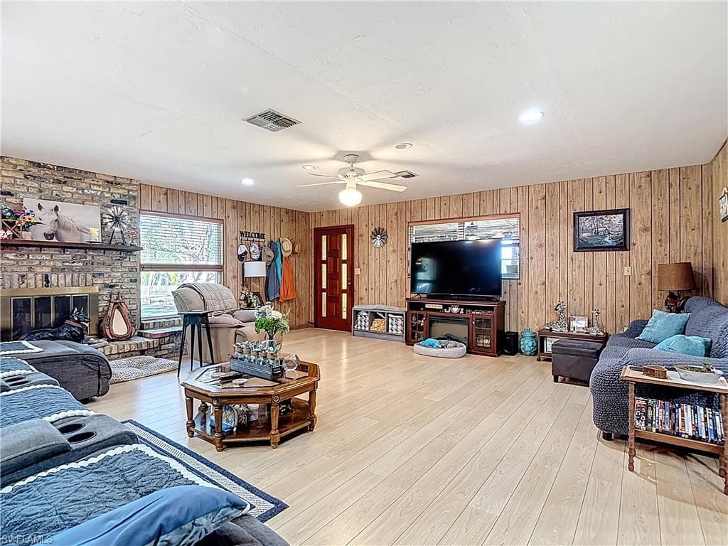 4419 Loblolly Bay RD-16