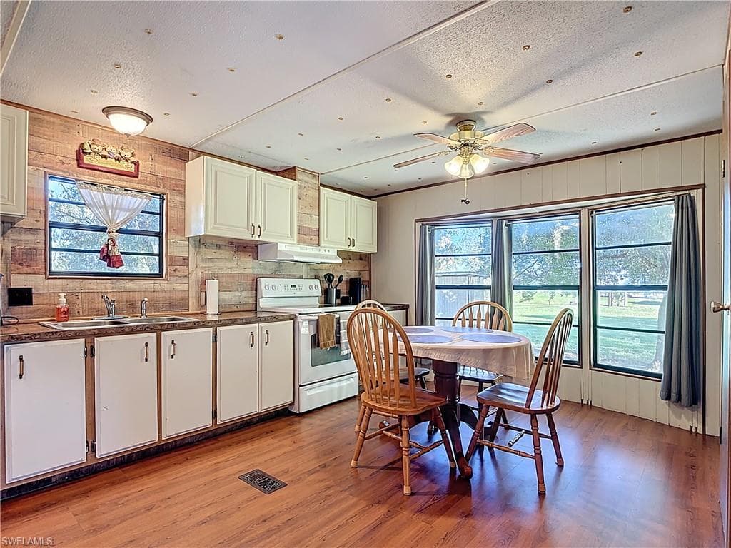 4419 Loblolly Bay RD-24