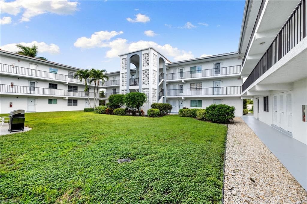 5 High Point CIR W # 307, NAPLES FL 34103-26