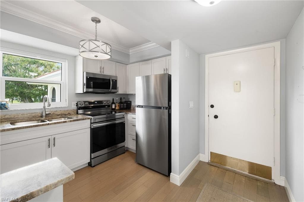 5 High Point CIR W # 307, NAPLES FL 34103-5