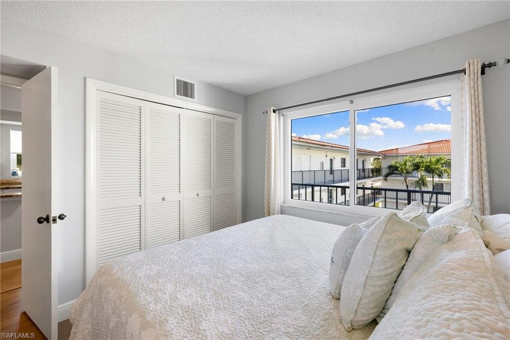 5 High Point CIR W # 307, NAPLES FL 34103-12