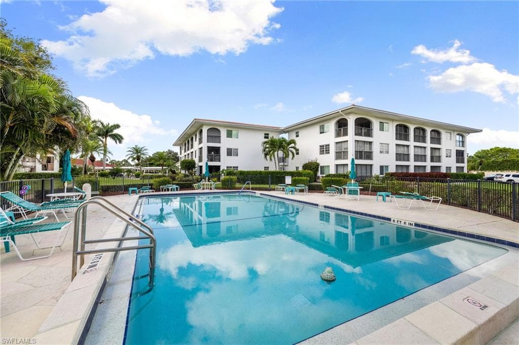 5 High Point CIR W # 307, NAPLES FL 34103-25